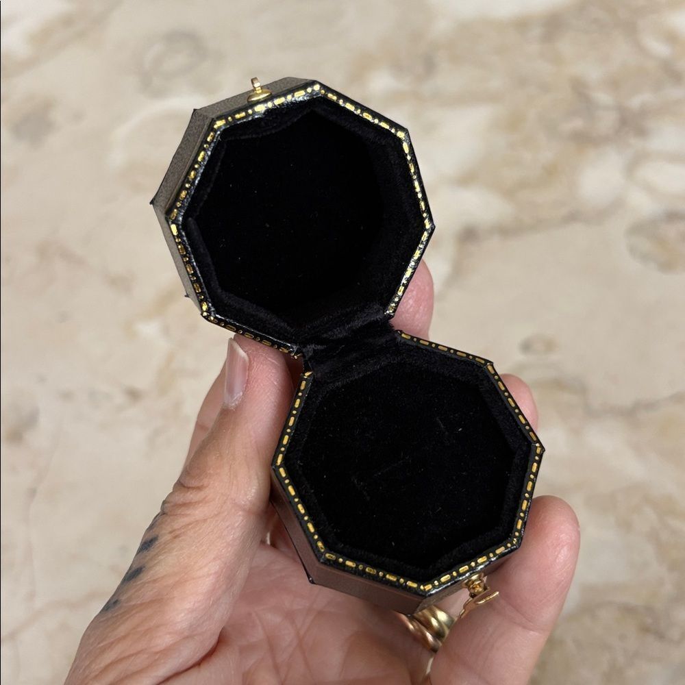 NEW! Antique Style Black & Gold Leatherette Mini Octagonal Ring Case & Box - Picture 6 of 11